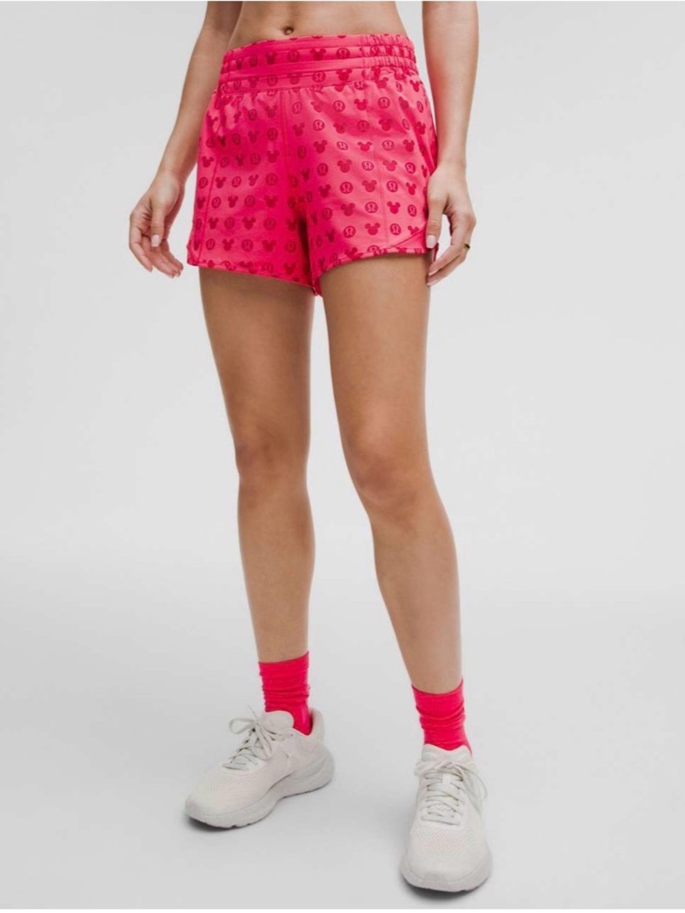 NWT Disney X Lululemon Hotty Hot High Rise Shorts 4” Size 6